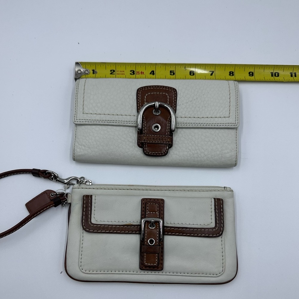 Coach Vintage Tan and White Leather Wristlet wallet pair ink needs cleaning - Picture 6 of 10